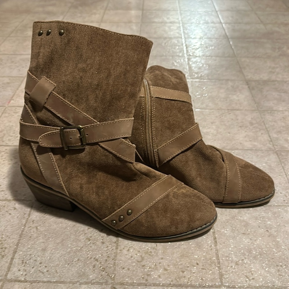 Zipper boots